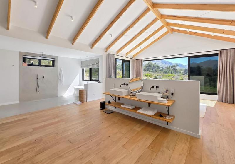 4 Bedroom Property for Sale in Zwaanswyk Western Cape